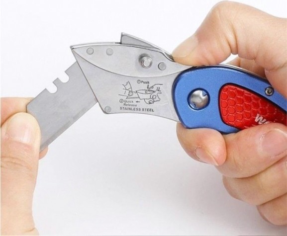 Нож складной WORKPRO WP211005 алюминиевый, со сменными лезвиями Нож складной WORKPRO WP211005 алюминиевый, со сменными лезвиями