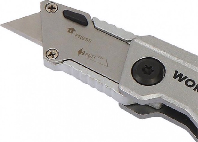 Нож складной WORKPRO WP211010 универсальный со сменными лезвиями мини Нож складной WORKPRO WP211010 универсальный со сменными лезвиями мини