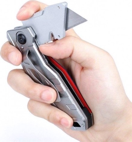 Нож складной WORKPRO WP211012 со сменными лезвиями, алюминиевый