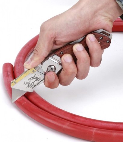 Нож складной WORKPRO WP211014 со сменными лезвиями Нож складной WORKPRO WP211014 со сменными лезвиями