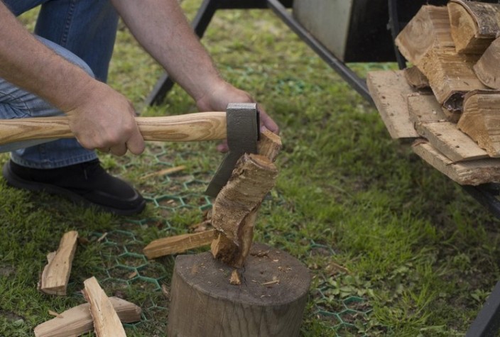 Топор FINLAND 1722 кованый с деревянным топорищем 800г. [1722-800]