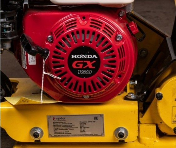 Виброплита VEKTOR VPG-70E колеса, бак, стальная база [3295]